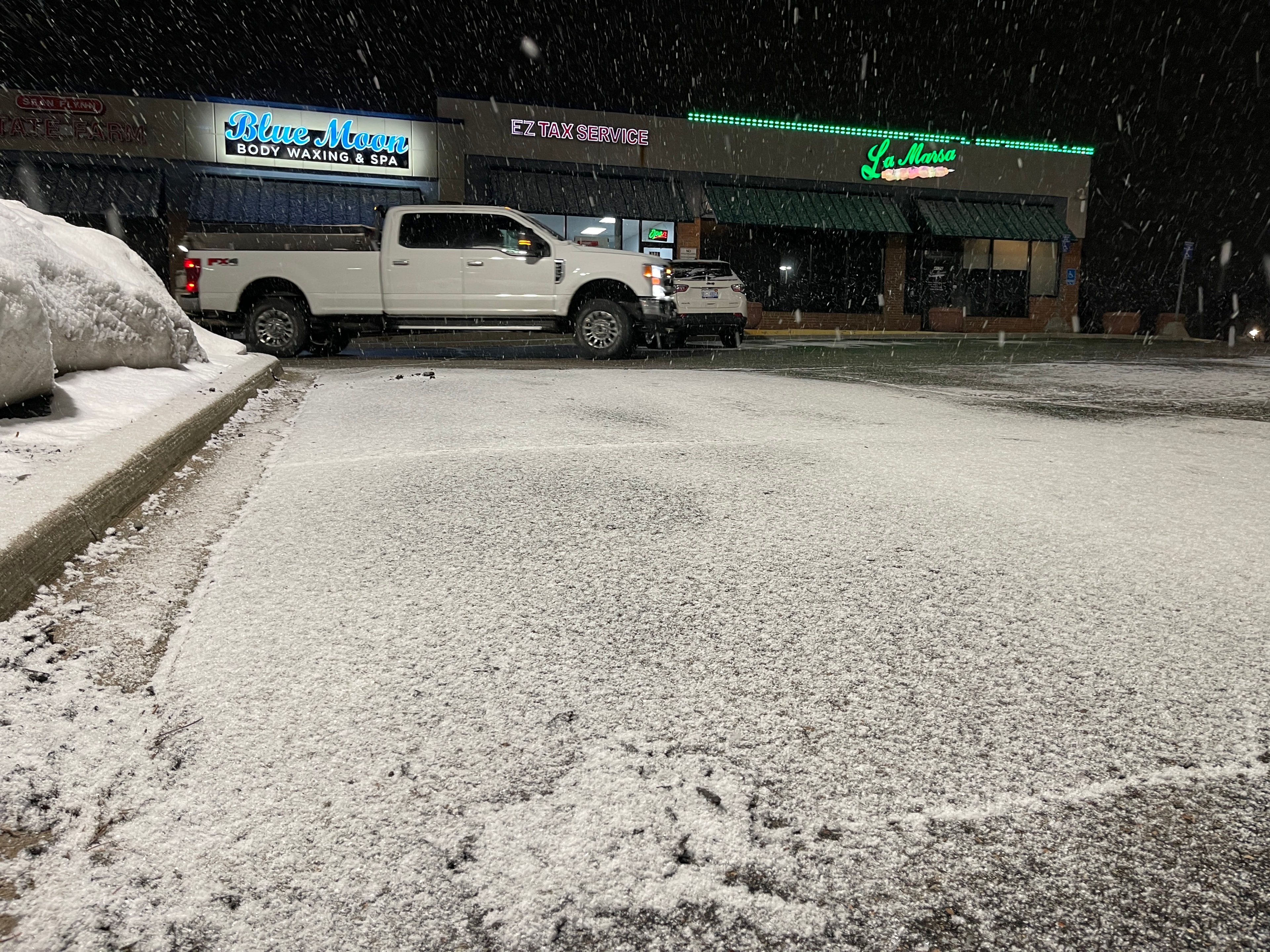 Commercial snow plowing service in Auburn Hills, MI